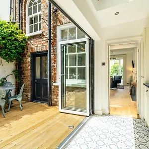 https://9-st-johns-street.yorkshirehotels.net