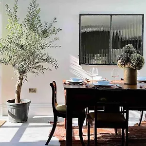 Luxury Centre Townhouse - Sleeps 6 Chester