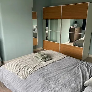 Quiet Double Bedroom With Garden View, Breakfast Hazel Grove