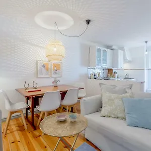https://bright-spacious-alfama-apartment-by-timecooler.hotels-lisbon-portugal.com